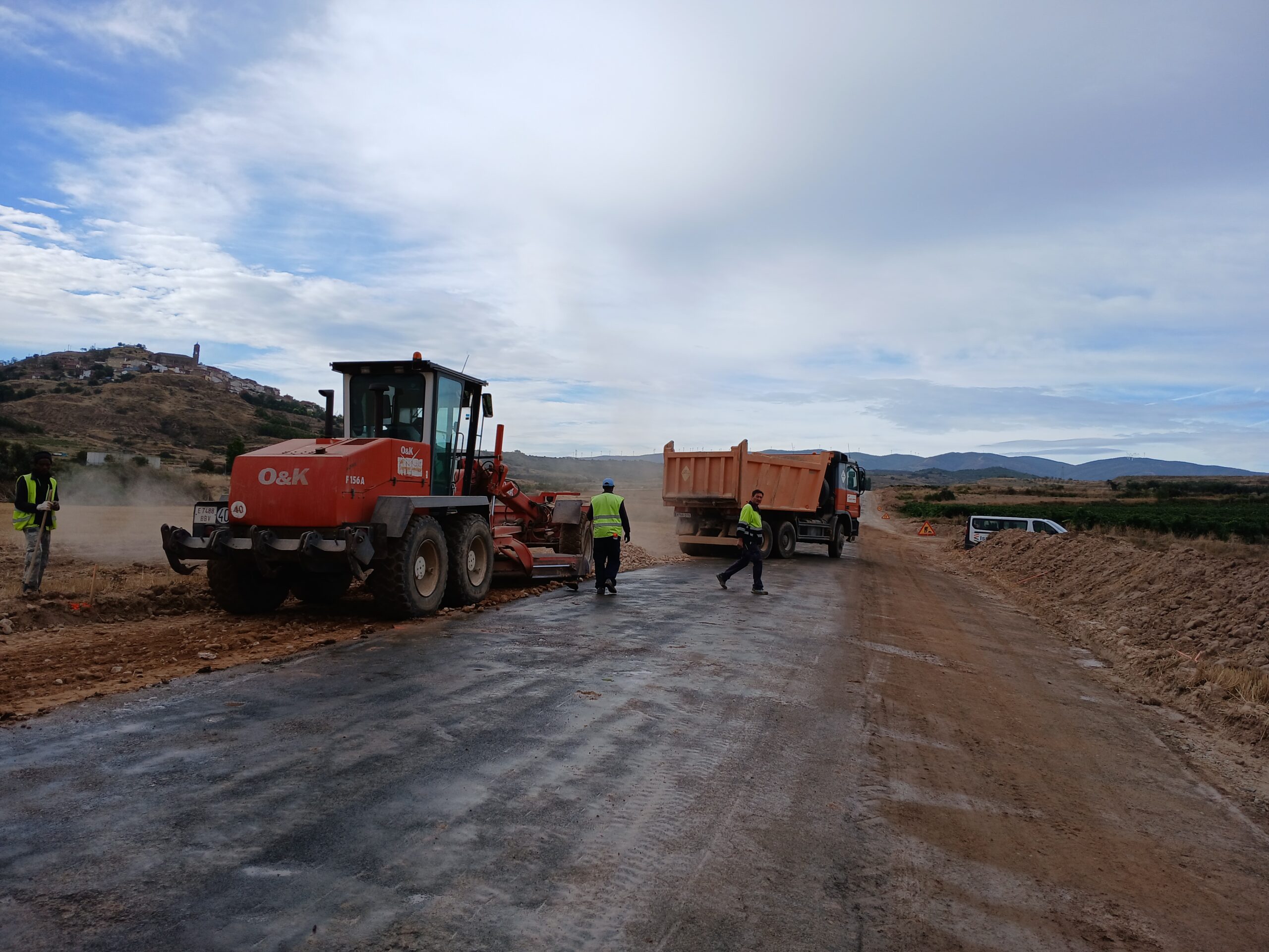 Ismael Andrés inicia las obras de ensanche y mejora de la carretera LR-259 entre Ausejo y Alcanadre